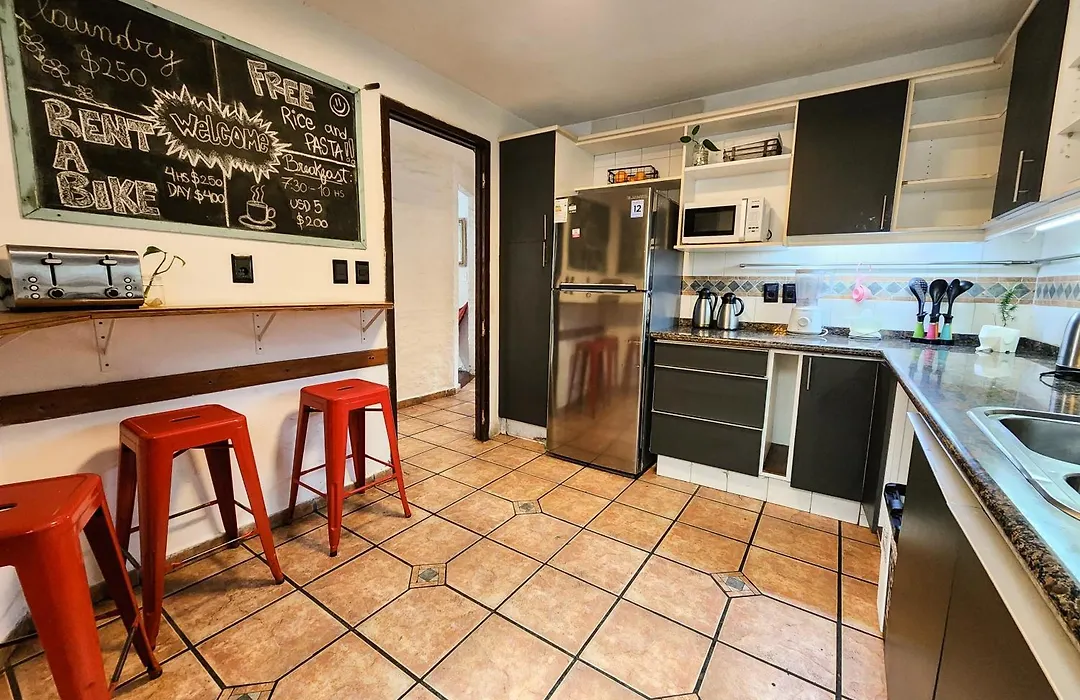 MedioMundo Hostel-1
