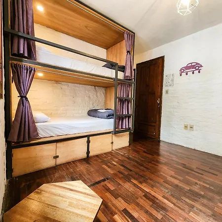 MedioMundo Hostel-2